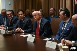 Rais wa Marekani Donald Trump akizungumza katika mkutano wa Baraza la Mawaziri huko White House mjini Washington, DC, Februari 26, 2025.