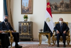 US Secretary of State Antony Blinken (L) meets with Egypt's President Abdel Fattah al-Sisi at the Heliopolis Presidential Palace on May 26, 2021. (Photo by Alex Brandon / Pool / AFP)