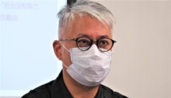 香港独立政治学者、时事评论员黄伟国认为香港言论自由急速恶化，今年8月中移民英国，不希望到“出事”才后悔 (美国之音/汤惠芸)