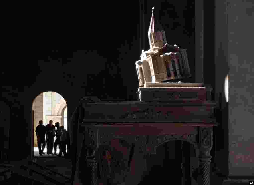 아르메니아와 아제르바이잔의 영토 분쟁 지역인 나고르노-카라바흐의 스테파나케르트 외곽 슈시에 있는 성당이 계속되는 양측의 무력충돌로 인해 파손됐다. 러시아의 중재에도 불구하고 아르메니아와 아제르바이잔의 교전은 계속되고 있다. 