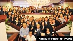 Thai Community’s volunteers in the DC gather to join hands in the making of cremation flower to honor HM the late King Bhumibol.