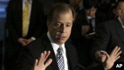 중국을 방문 중인 글린 데이비스 미 대북정책 특별대표가 22일 베이징에서 기자들에게 북한 문제에 대한 입장을 밝히고 있다.