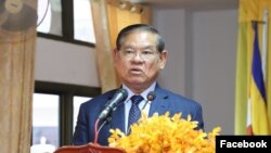 រូប​ឯកសារ៖ លោកឧបនាយករដ្ឋមន្ត្រី ស ខេង ឡើងថ្លែងសុន្ទរកថានៅសាលាខេត្តប៉ៃលិន កាលពីថ្ងៃទី២១ ខែធ្នូ ឆ្នាំ២០២០។ (រូបថត៖ ទំព័រហ្វេសប៊ុកលោក ស ខេង) 