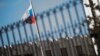 Les diplomates russes expulsés quittent l'ambassade à Washington