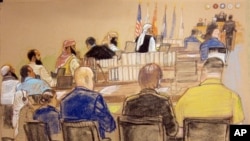 Sketsa gambar sidang pendahaluan dengar pendapat bagi 5 tersangka teroris serangan 11 September 2001 di Teluk Guantanamo hari Senin (15/10).