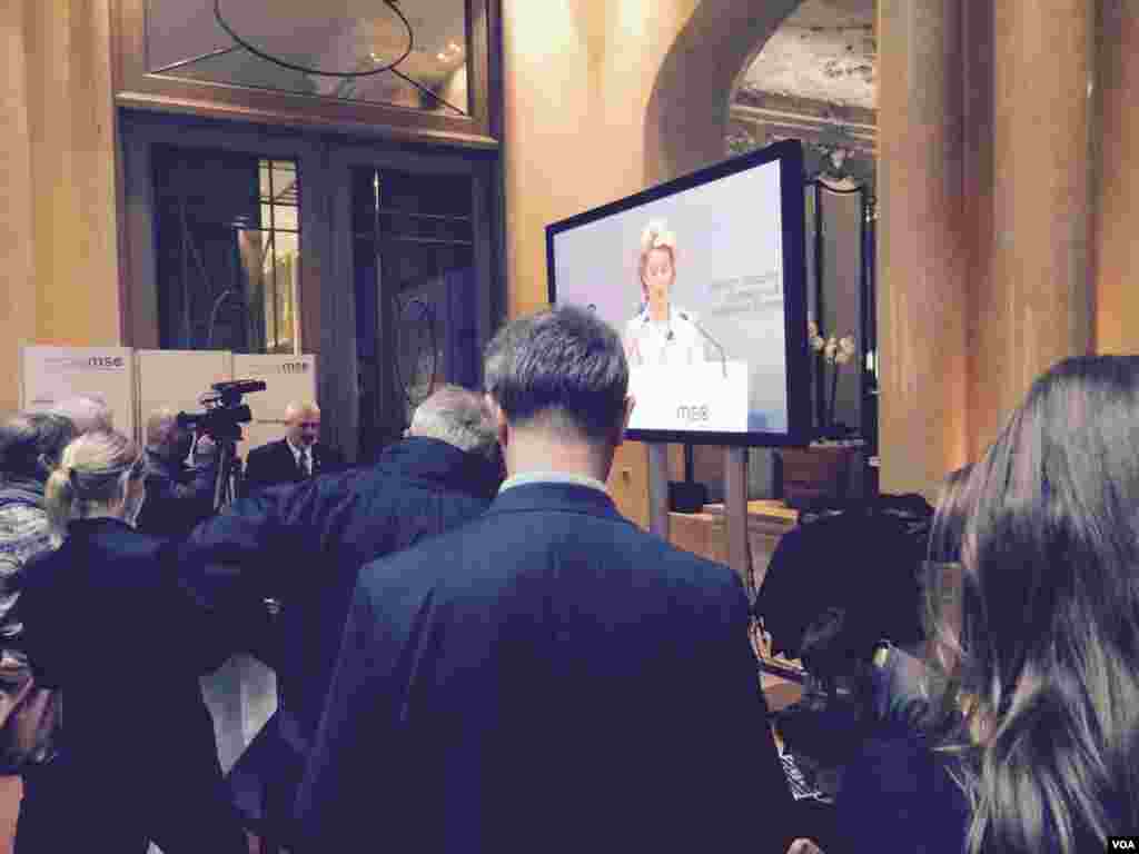 تصاویر اختصاصی بخش فارسی صدای آمریکا از هتل محل برگزاری کنفرانس امنیتی مونیخ در آلمان – جمعه ۱۷ بهمن ۱۳۹۳ (۶ فوریه ۲۰۱۵)