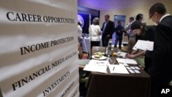 美国加州去年7月举行的一个招聘会
