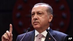 رئیس جمهور اردوغان گفته است که اردوی ترکیه از عراق دستور نمی‌گیرد