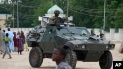 Tentara Nigeria melakukan patroli di kota Maiduguri, Nigeria timur laut (foto: dok). 