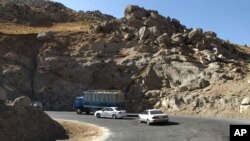 سخنگوی قول اردوی ۲۱۵ میوند به صدای امریکا گفت عملیات بازگشایی این شاهراه ۱۲ روز دوام یافت.