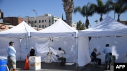 美国加州洛杉矶的一处新冠病毒检测站。