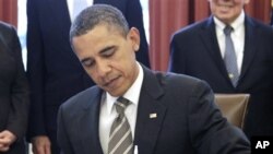 President Barack Obama signs the New START Treaty, in the Oval Office of the White House in Washington, Feb 2, 2011