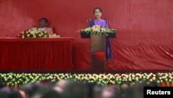 Aung San Suu Kyi terpilih sebagai ketua dewan eksektutif yang baru Liga Nasional Demokrasi (NLD) (10/3).