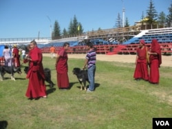 俄罗斯布里亚特共和国首府乌兰乌德郊外一家佛教寺庙中的喇嘛。