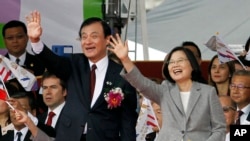 台湾总统蔡英文和立法院长苏嘉全参加在总统府举行的双十节庆祝活动。（2018年10月10日）