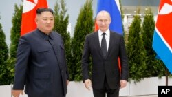 پوتین در کنار کیم جونگ اون (رهبر کره شمالی). آرشیو