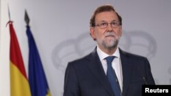 스페인 카탈루냐주 의회가 7일 분리독립을 위한 주민투표를 하기로 의결한 후 마리아노 라호이 스페인 총리가 7일 성명을 발표하고 있다.