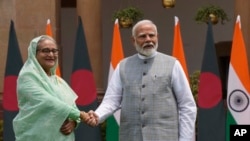 শেখ হাসিনার প্রতি ভারতের সমর্থন বাংলাদেশের হিন্দুদের প্রতি সহিংসতা বাড়িয়ে দিয়েছে বলে অনেকে মনে করেন। ফাইল ফটোঃ ২২ জুন, ২০২৪।