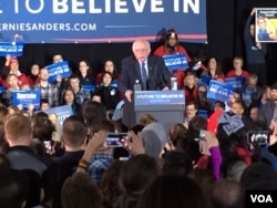 民主党伯尼·桑德斯在爱奥华州竞选造势 (美国之音龚小夏)
