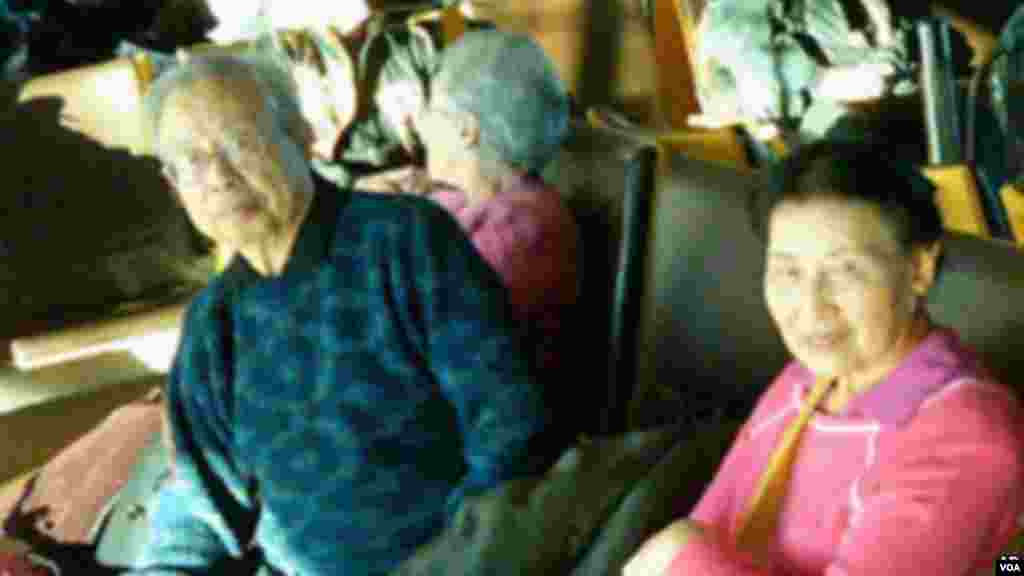 2010年12月11日，方励之夫妇参加诺贝尔和平奖颁奖典礼后在挪威奥斯陆机场等候返美班机（美国之音王南拍摄）