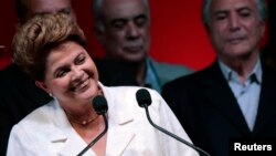 재선에 성공한 지우마 호세프 브라질 대통령이 26일 투표 결과가 발표된 뒤 기자회견을 가지고 있다.