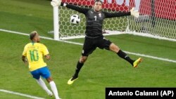 نیمار، مهاجم برازیلی پس از پیروزی در برابر سربستان، خوشحال تر از همه به نظر می رسید.