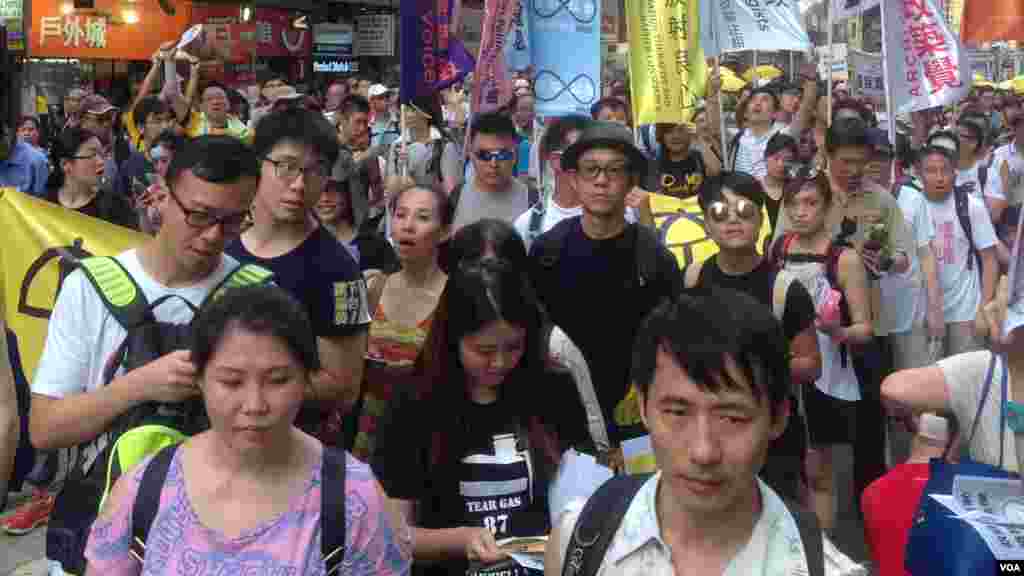 数以万计港人参与“后政改”七一大游行（美国之音海彦拍摄） 