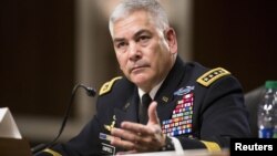 美国将军坎贝尔在美国国会参议院军事委员会的阿富汗局势听证会上作证。（2015年10月6号）