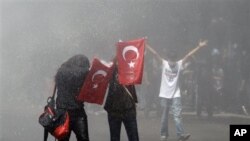 3일 터키 수도 앙카라 시내에 집결한 반정부 시위대.