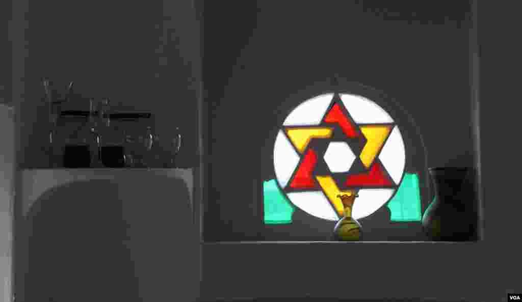 A Star of David is often used to ward off the "evil eye" throughout Yemen. (E. Arrott/VOA)