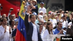 委内瑞拉反对派领导人和自称临时总统的胡安·瓜伊多2019年2月2日在委内瑞拉加拉加斯参加集会。