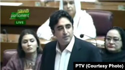 د پاکستان پیپلزپارټۍ مشر بلاول بهټو زرداري ویلي کله چې وزیراعظم عمران خان د هېواد څخه بهر خبرې کوي نو دا هېر کړي چې د پاکستان نماینده دی