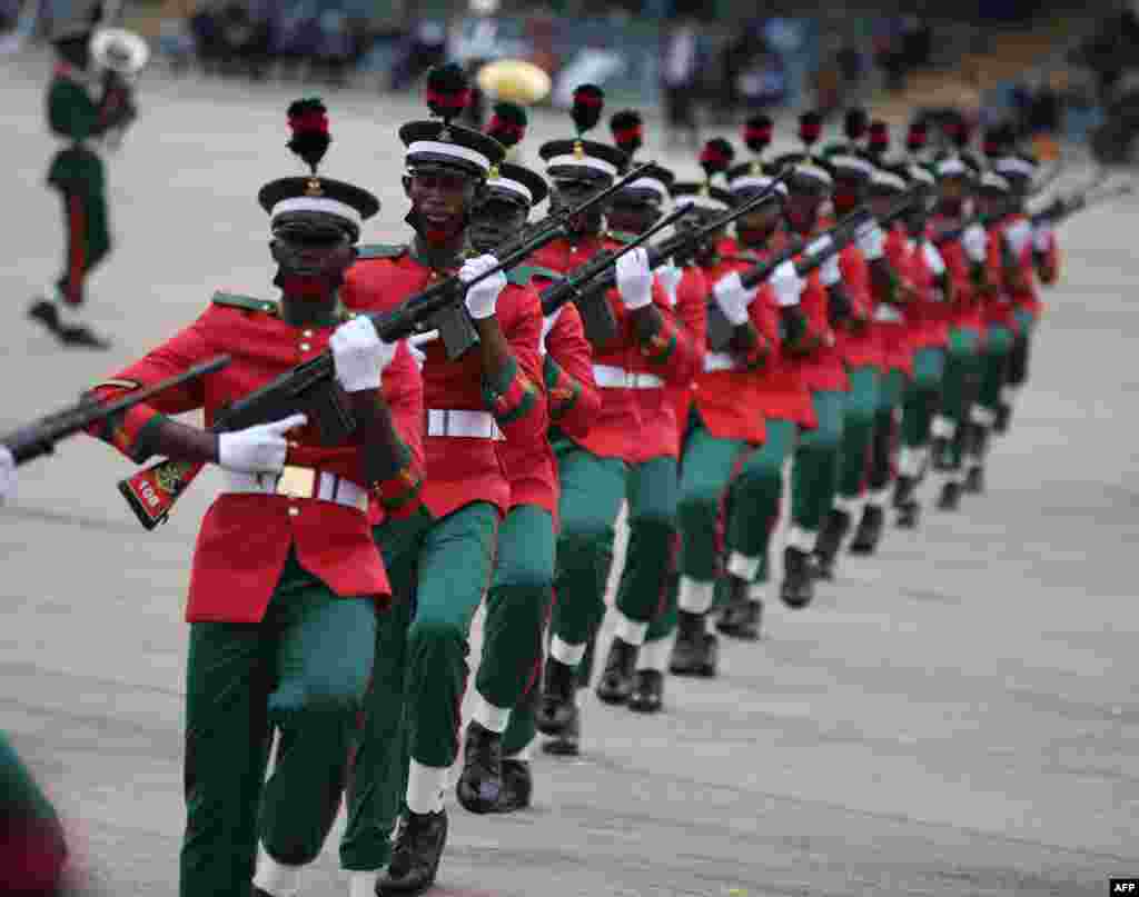 나이지리아 아부자에서 독립기념일 기념 열병식이 열렸다. 나이지리아는 1960년 10월 1일 영국 식민정권으로부터 독립을 선언했다.