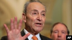 척 슈머 민주당 상원 원내대표가 26일 의회에서 발언하고 있다.