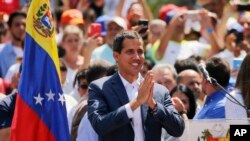委内瑞拉反对派领导人和自称临时总统的胡安·瓜伊多2019年2月2日在委内瑞拉加拉加斯参加集会。