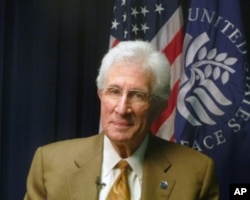 前美国国务院亚太助卿索乐文