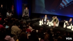 美国专家学者在麦凯恩研究所开会讨论对中国政策接触政策是否有效。（2014年10月23日）