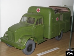 美国当年援助苏联的救护车模型。（美国之音白桦拍摄）
