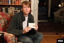 第一位得到中国10年签证的美国人佟瑞(Edmund Downey) (美国之音王子扬拍摄)