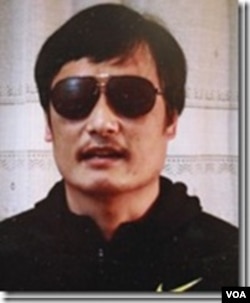 流亡美国的盲人法律维权人士陈光诚 (对华援助协会)