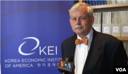 约翰霍普金斯大学朝鲜经济论坛主席布拉德利•巴布森（美国之音莫非拍摄）