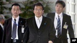 일본의 마쓰바라 진 납치 문제 담당상(가운데). (자료사진)