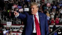 资料照片：前总统特朗普在宾夕法尼亚州参加一次竞选集会。(2023年7月29日) 