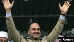 Menkeu Irak Rafie al-Issawi mengundurkan diri di tengah demonstrasi anti pemerintah di Ramadi, 100 km Baghdad barat (1/3). (Reuters/Ali al-Mashhadani)