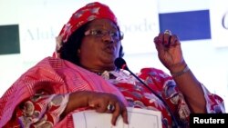 Malawi police issue an arrest warrant for former president of Malawi Joyce Banda question her about her suspected involvement in the 2013 Cashgate corruption scandal.