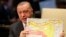 Recep Tayyip Erdogan hilgirtina nexşeya sinorê Sûriya di civata giştî ya NY bya 74an de li New York.