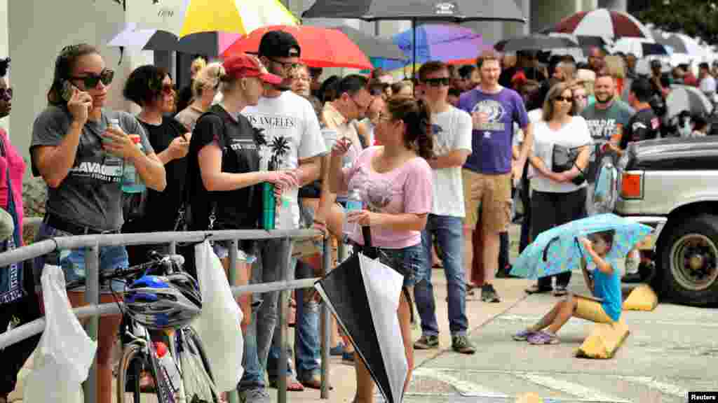 በዩናይትድ ስቴትስ ፍሎሪዳ ክፍለ-ግዛት ኦርላንዶ ከተማ በተመሳሳይ ጾታ ክለብ ውስጥ በተካሄደ ግድያ 50 ሰዎች መሞታቸውና ሌሎች 50 መቁሰላቸው ተገለጸ።