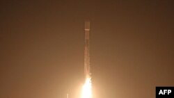 ইনটিউটিভ মেশিনস-এর নোভা-সি ল্যান্ডার 'ওডিসিয়াস' স্পেসএক্স-এর  একটি ফ্যালকন-৯ রকেটের মাধ্যমে উৎক্ষেপণ করা হয়। ফটোঃ ১৫ ফেব্রুয়ারি, ২০২৪। 