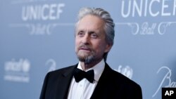 داگلاس بازیگر مشهور هالیوود، ۷۲ ساله است. 