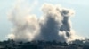 Dim na mjestu izraelskog zračnog napada na južno libanonsko selo Khiam 12. oktobra 2024. godine.